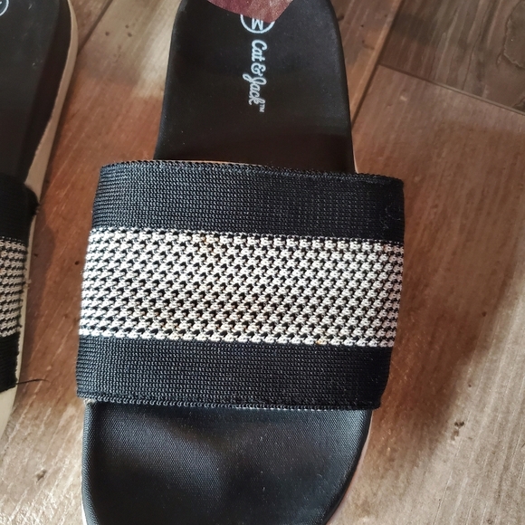 Cat & Jack Little Boy Girl Black and White Slide Sandals Size Medium 2/3 GUC - Picture 8 of 8